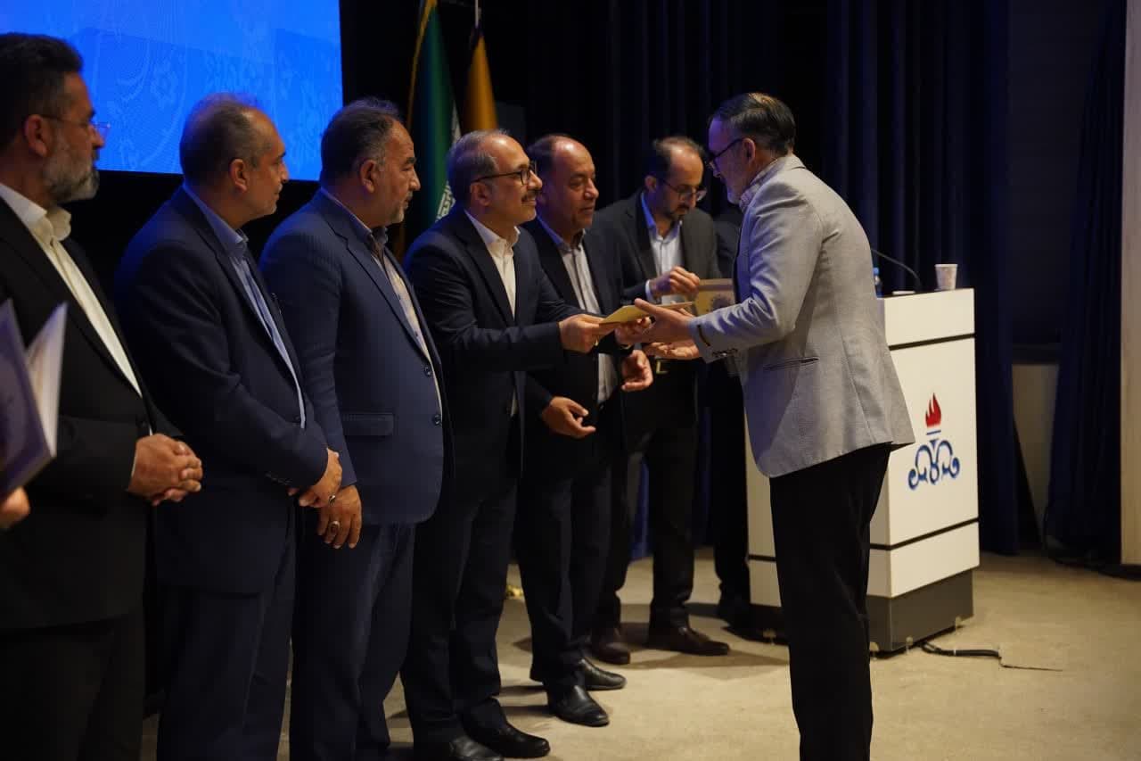 اهدای ۱۰۰ دستگاه بخاری کم مصرف به مشترکین خوش مصرف گاز خراسان جنوبی