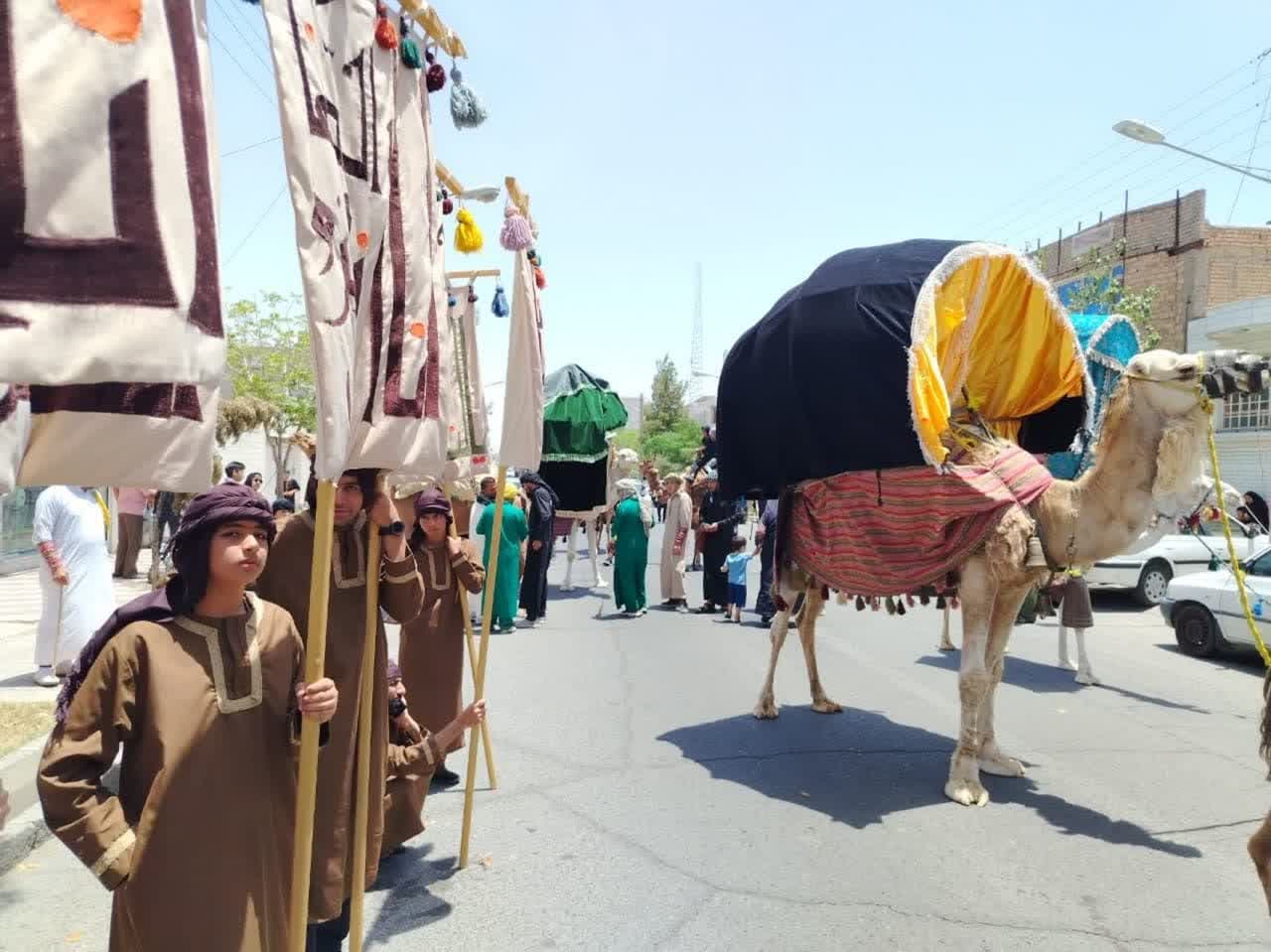 طنین انداز شدن صدای کاروان نینوا در خیابانهای بیرجند طنین انداز شدن صدای کاروان نینوا در خیابانهای بیرجند