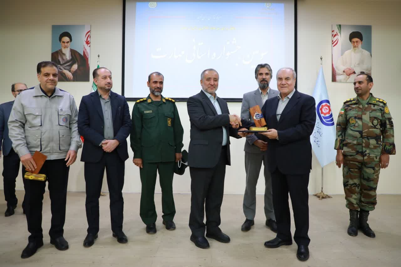 قدردانی استاندار خراسان جنوبی از مهندس زینلی در سومین جشنواره استانی مهارت قدردانی استاندار خراسان جنوبی از مهندس زینلی در سومین جشنواره استانی مهارت