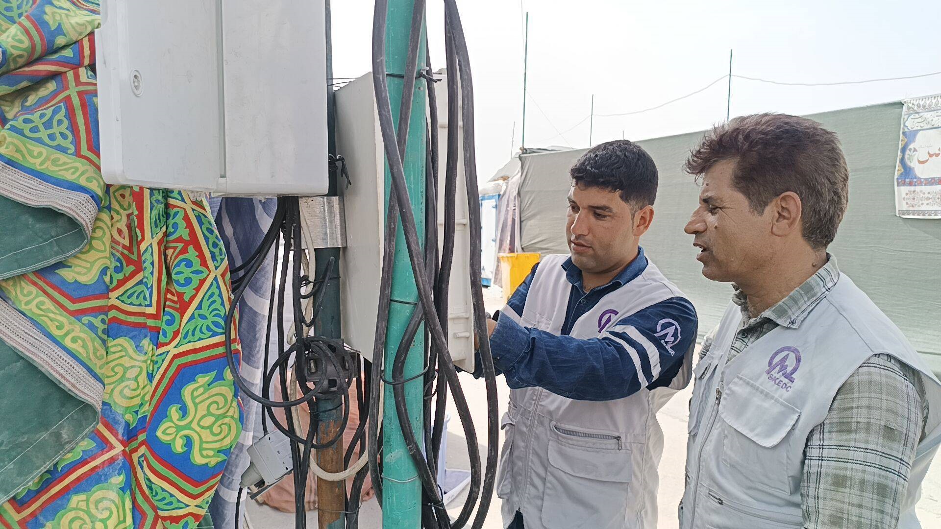 نیروهای فنی برق خراسان جنوبی؛ چراغ روشن مسیر زائران حسینی