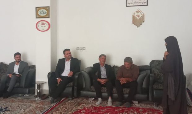 مدیر بیمه دی خراسان جنوبی در جمع خانواده‌های ایثارگر و بیمه‌شدگان خاص