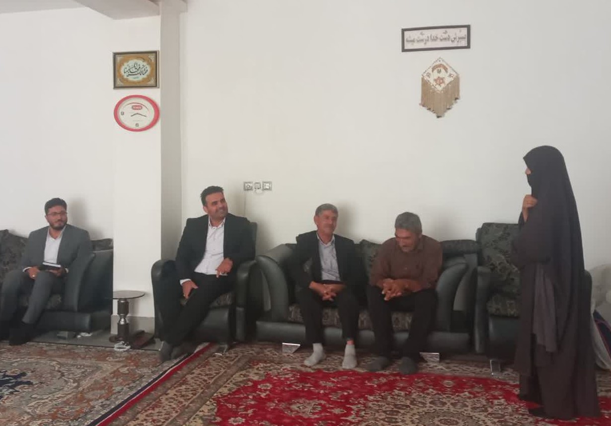 مدیر بیمه دی خراسان جنوبی در جمع خانوادههای ایثارگر و بیمهشدگان خاص مدیر بیمه دی خراسان جنوبی در جمع خانوادههای ایثارگر و بیمهشدگان خاص