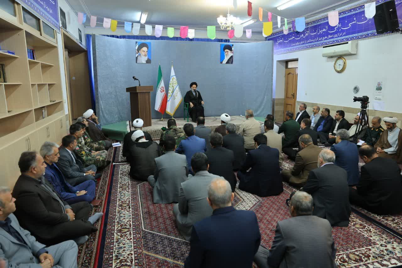 مدیریت موفق در سایه اخلاق و تواضع به دست می‌آید