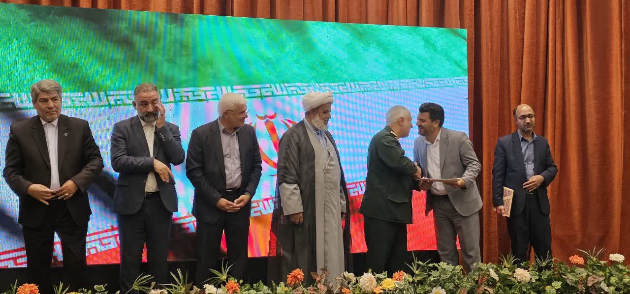 مراسم تکریم مدیرکل فرهنگ و ارشاد خراسان جنوبی برگزار شد مراسم تکریم مدیرکل فرهنگ و ارشاد خراسان جنوبی برگزار شد