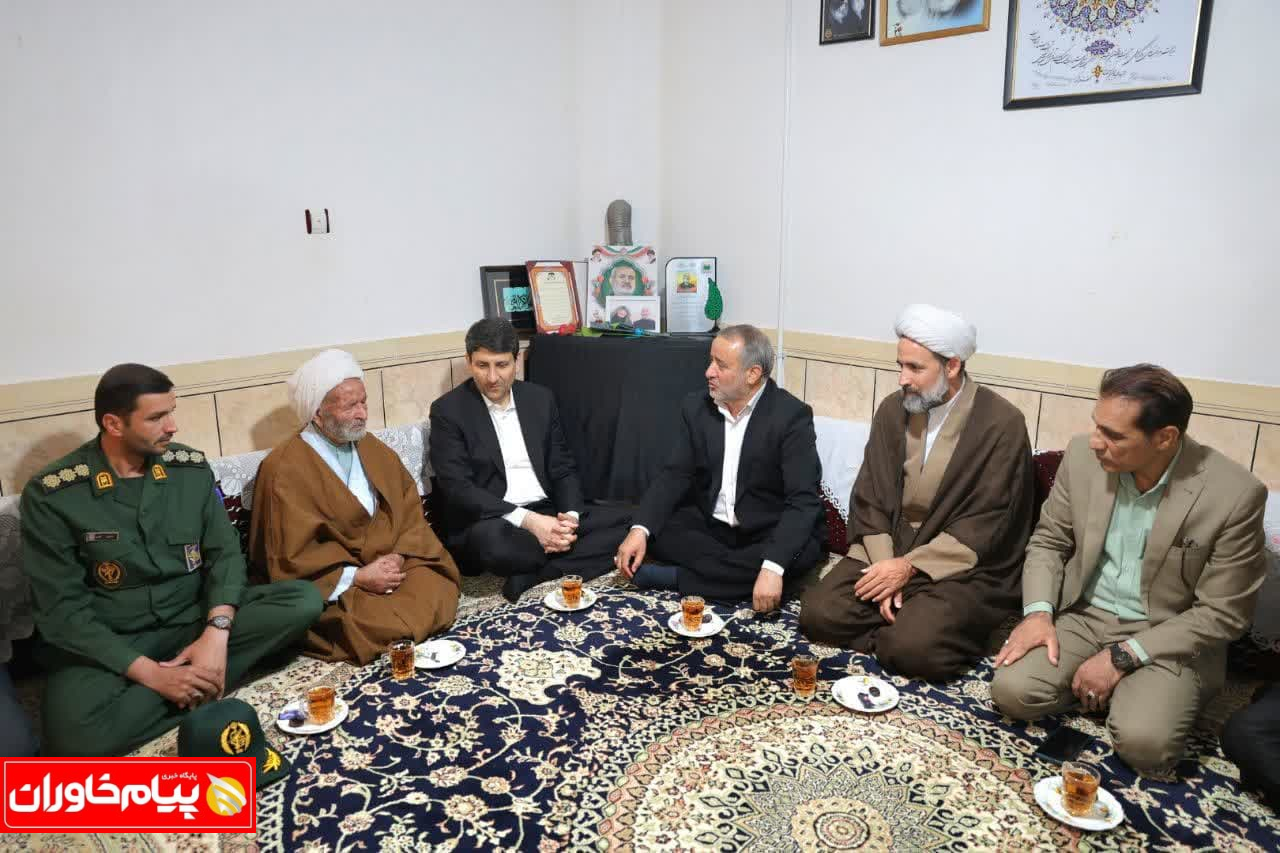 گزارش تصویری | دیدار وزیر ارتباطات و فناوری اطلاعات با خانواده گرانقدر سرلشکر شهید کاظمی