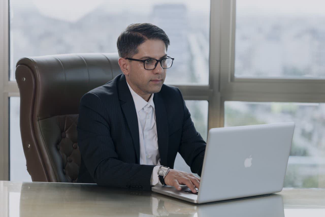 مدال طلای انگلیس با عطر زعفران خراسان جنوبی