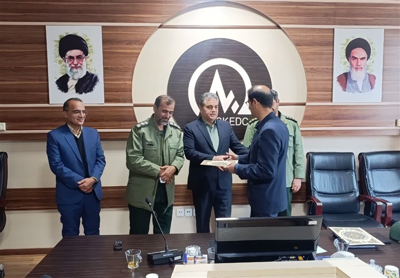 فرمانده پایگاه مقاومت بسیج شهید طالبی شرکت توزیع برق خراسان جنوبی معارفه شد