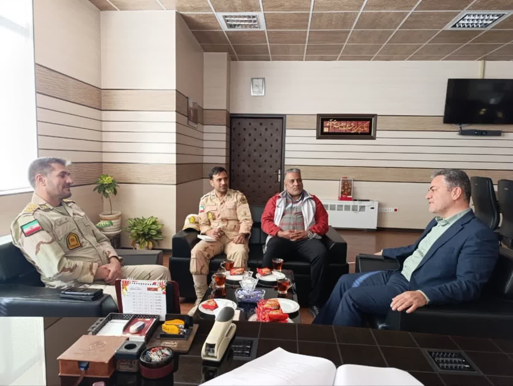 قدردانی فرمانده مرزبانی خراسان جنوبی از شرکت توزیع برق قدردانی فرمانده مرزبانی خراسان جنوبی از شرکت توزیع برق