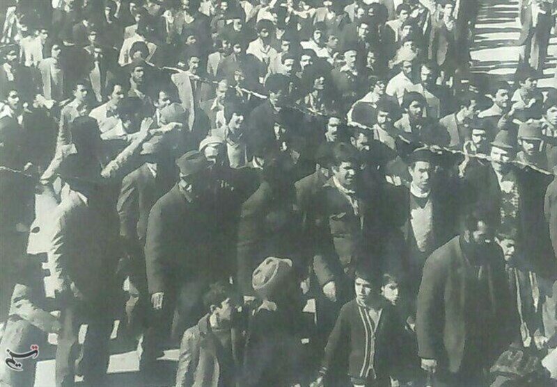 از حماسه «هفتم بهمن» تا تحصن «قلبها» برای امام/ روایت سرخ بیرجند در زمستان ۵۷ از حماسه «هفتم بهمن» تا تحصن «قلبها» برای امام/ روایت سرخ بیرجند در زمستان ۵۷