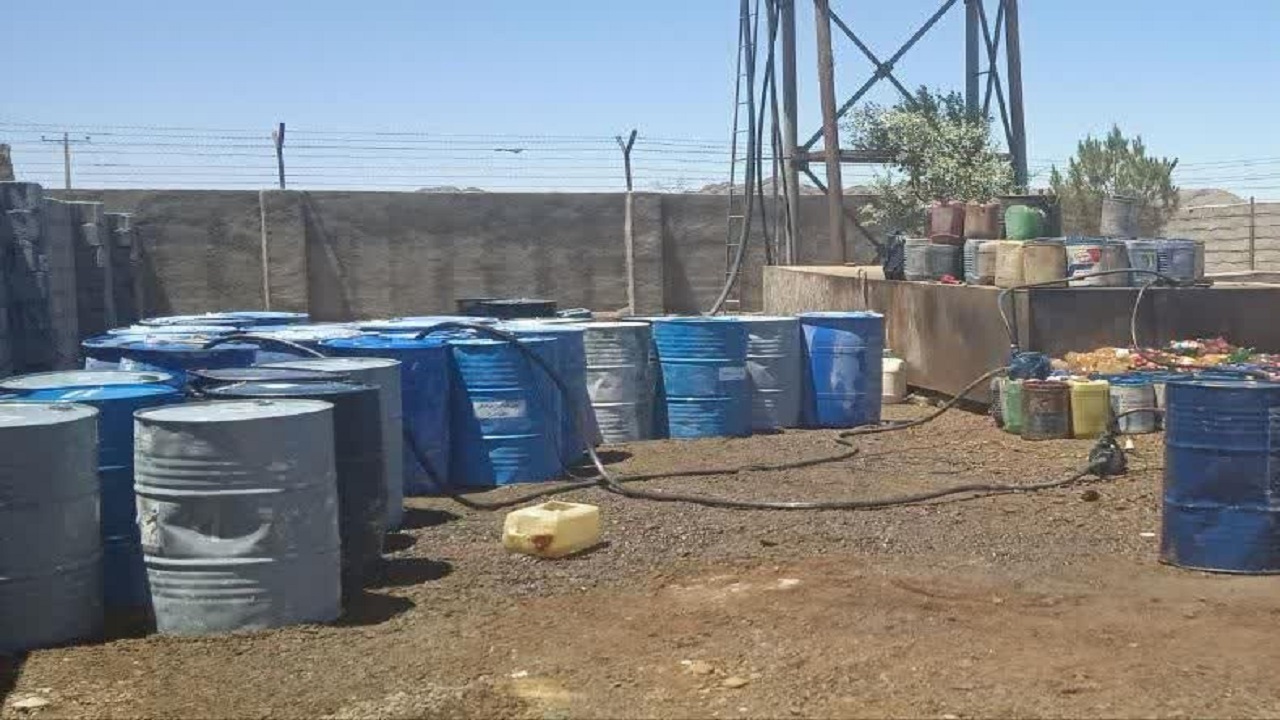کشف ۱۷۰۰ لیتر سوخت قاچاق در منزل مسکونی کشف ۱۷۰۰ لیتر سوخت قاچاق در منزل مسکونی