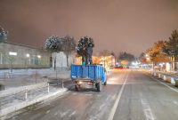 برف‌روبی و شن ریزی خیابان‌های اصلی و برخی معابر فرعی سطح شهر بیرجند+ تصویر