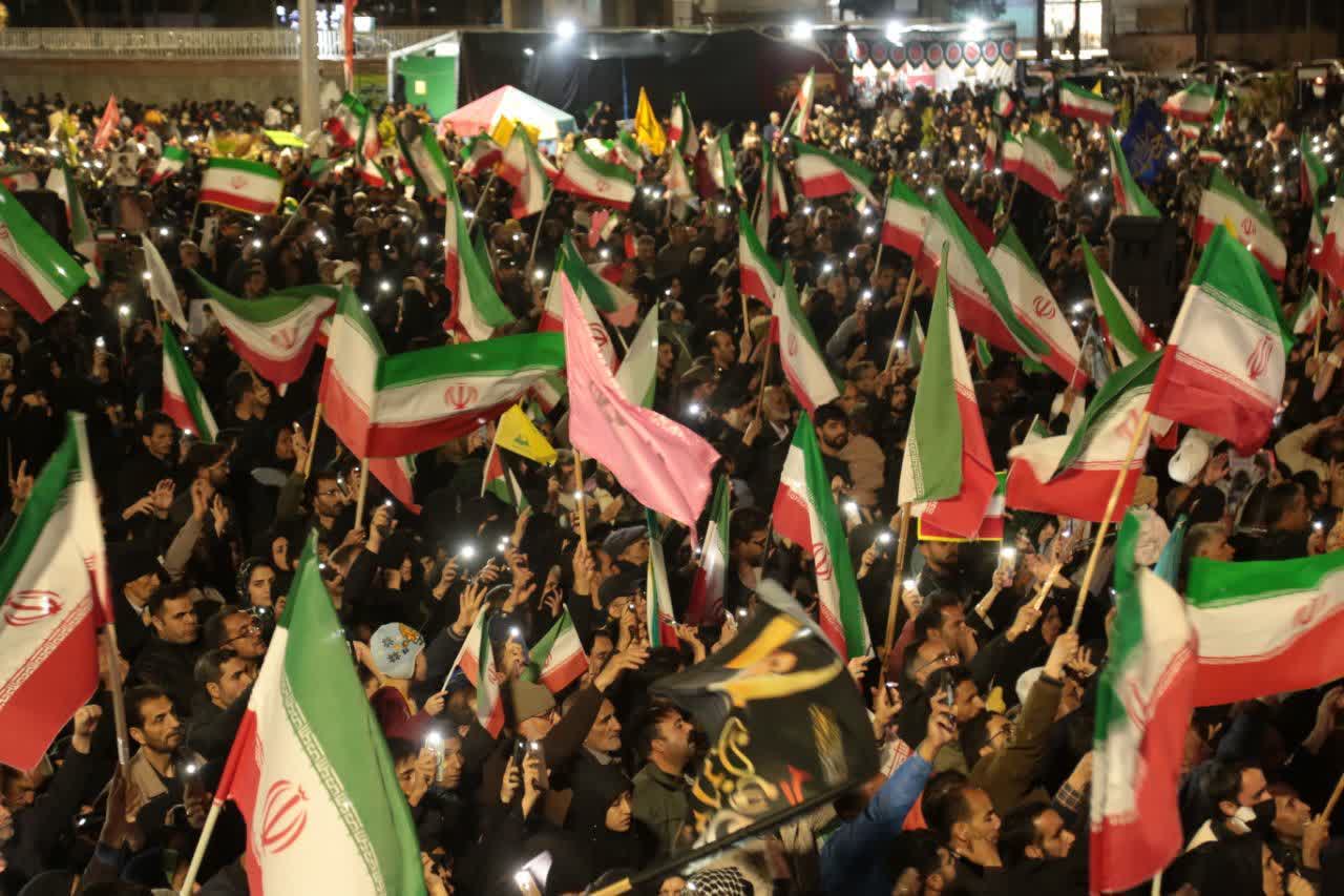 خروش بیرجند با نوای «حریفت منم»؛ بیعت شبانه با رهبر جدید+ عکس