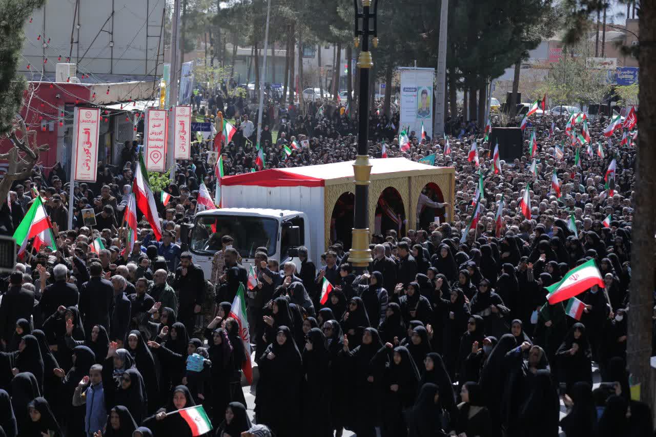 تشییع پیکر مطهر 3 شهید حملات آمریکایی ـ صهیونی در بیرجند + تصاویر تشییع پیکر مطهر 3 شهید حملات آمریکایی ـ صهیونی در بیرجند + تصاویر