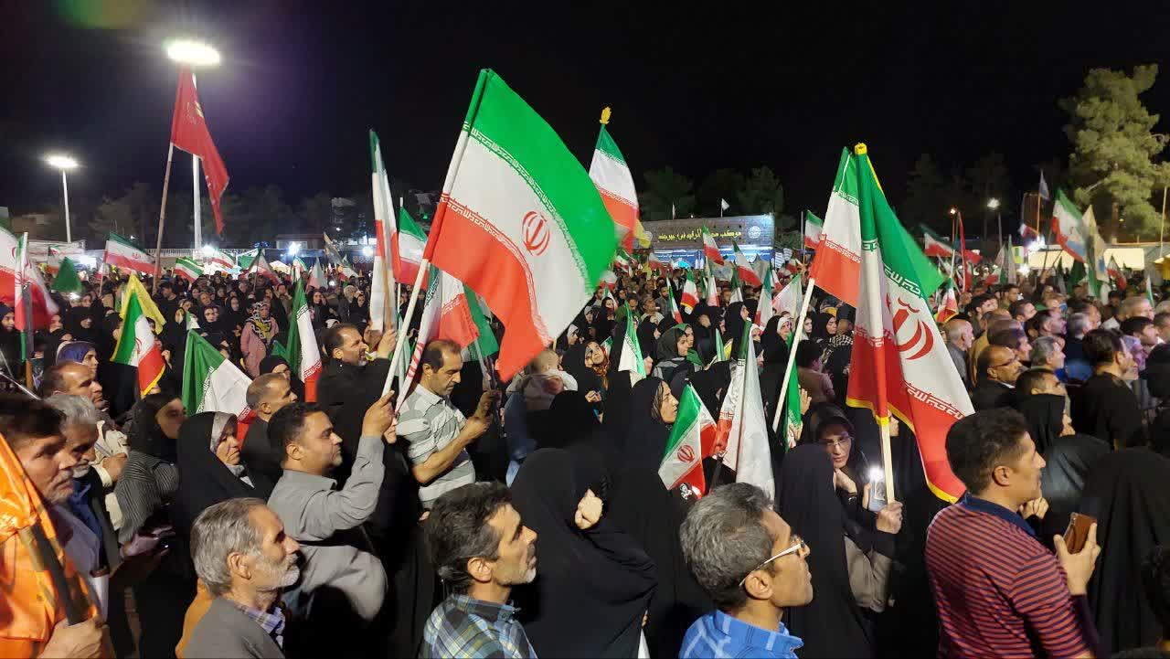 همبستگی مردمی و مسئولان در خراسان جنوبی؛ از میادین وفاداری تا میز خدمت همبستگی مردمی و مسئولان در خراسان جنوبی؛ از میادین وفاداری تا میز خدمت