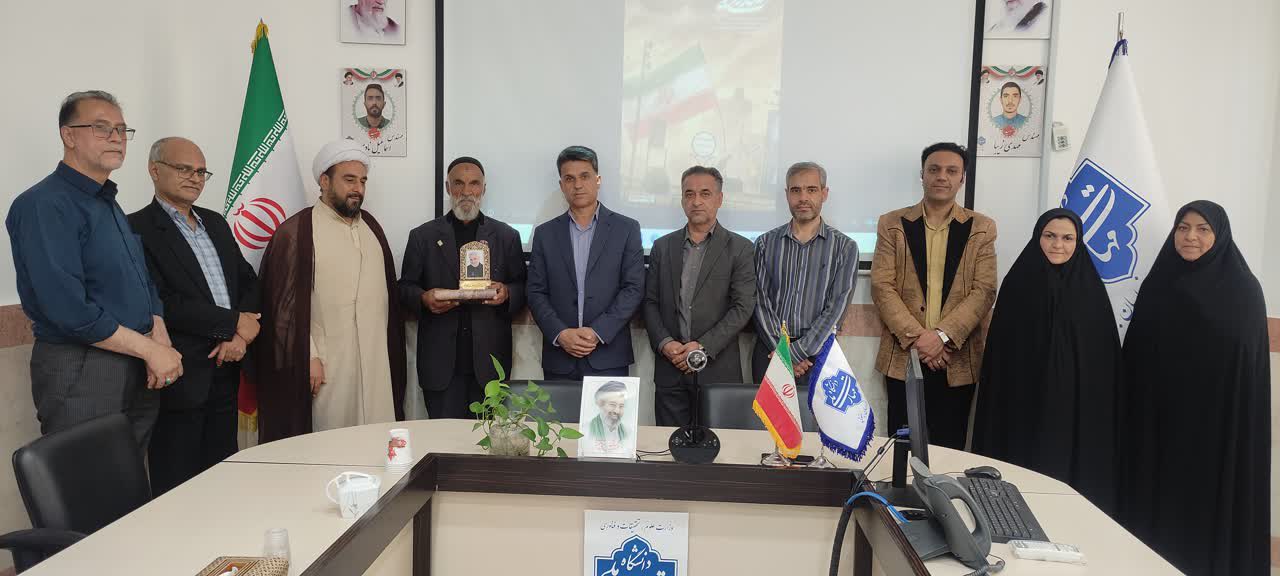 تقدیر از پرچمدار ۷۲ ساله بیرجندی در دانشگاه ملی مهارت خراسان جنوبی