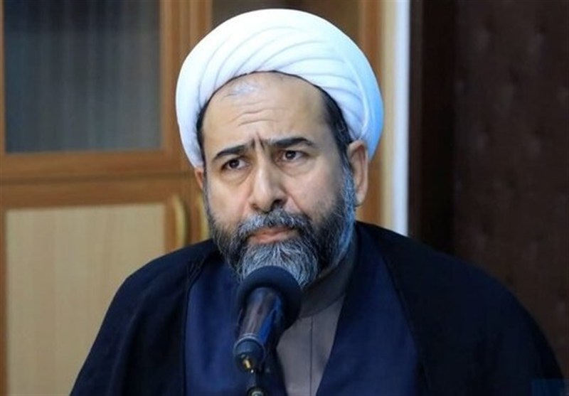 عاشورا یک مکتب زنده و الگوی تربیتی برای جامعه اسلامی است عاشورا یک مکتب زنده و الگوی تربیتی برای جامعه اسلامی است