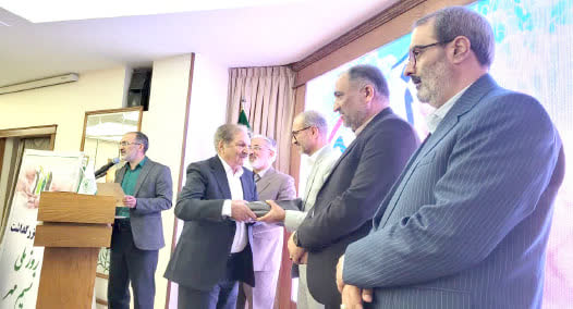 کمک يک ميليارد و 200 ميليون توماني مدير عالي مجتمع  کارخانجات کاشي و سراميک فرزاد به خانواده‌هاي زندانيان 