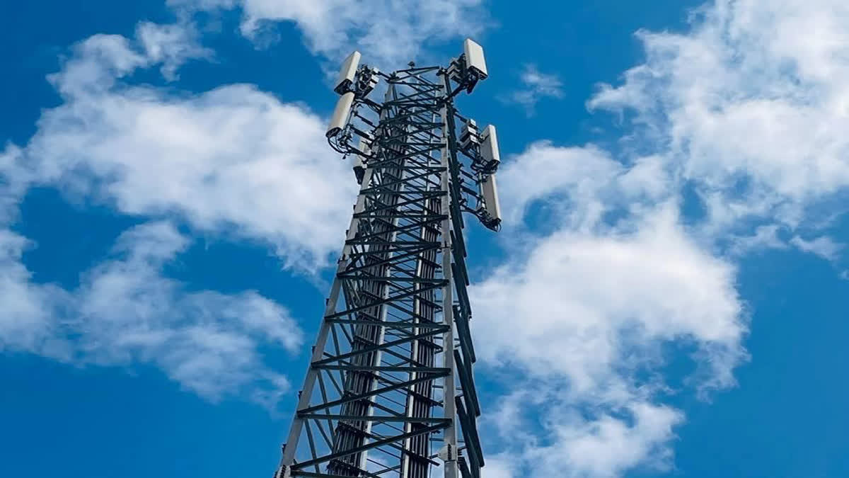 راهاندازی نخستین سایت 5G همراه اول در طبس گلشن؛ اختلال موقت تلفنهای مطهری بیرجند راهاندازی نخستین سایت 5G همراه اول در طبس گلشن؛ اختلال موقت تلفنهای مطهری بیرجند