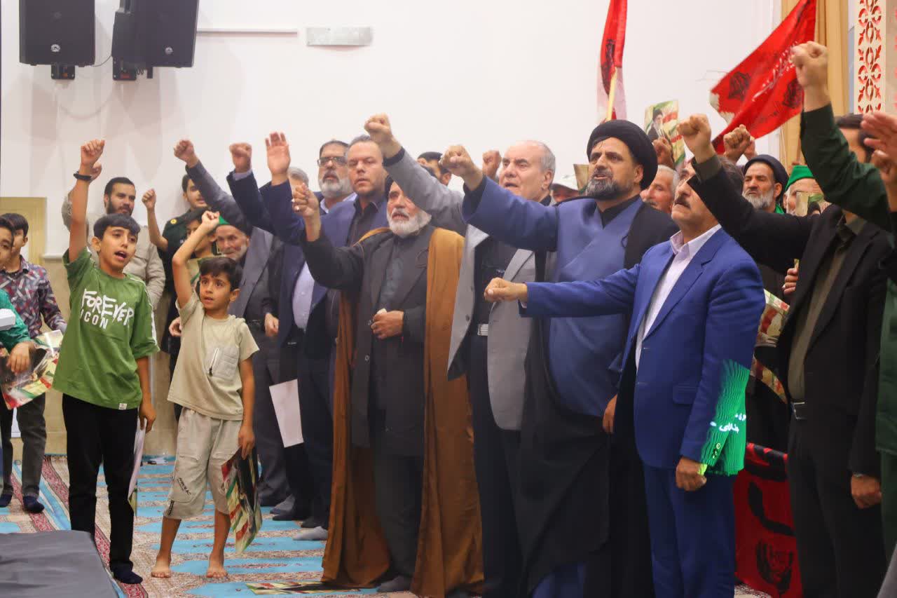 طنین نوای حماسی در قهستان/ رجز خوانی مردمان دیار طلای سرخ در آئین هفتم تدفین رهبر شهید