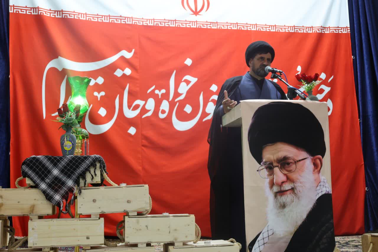 جنگ اصلی دشمن جنگ اصالت وجودی باور درونی ما است/فریاد ما فریاد خون خواهی ست جنگ اصلی دشمن جنگ اصالت وجودی باور درونی ما است/فریاد ما فریاد خون خواهی ست
